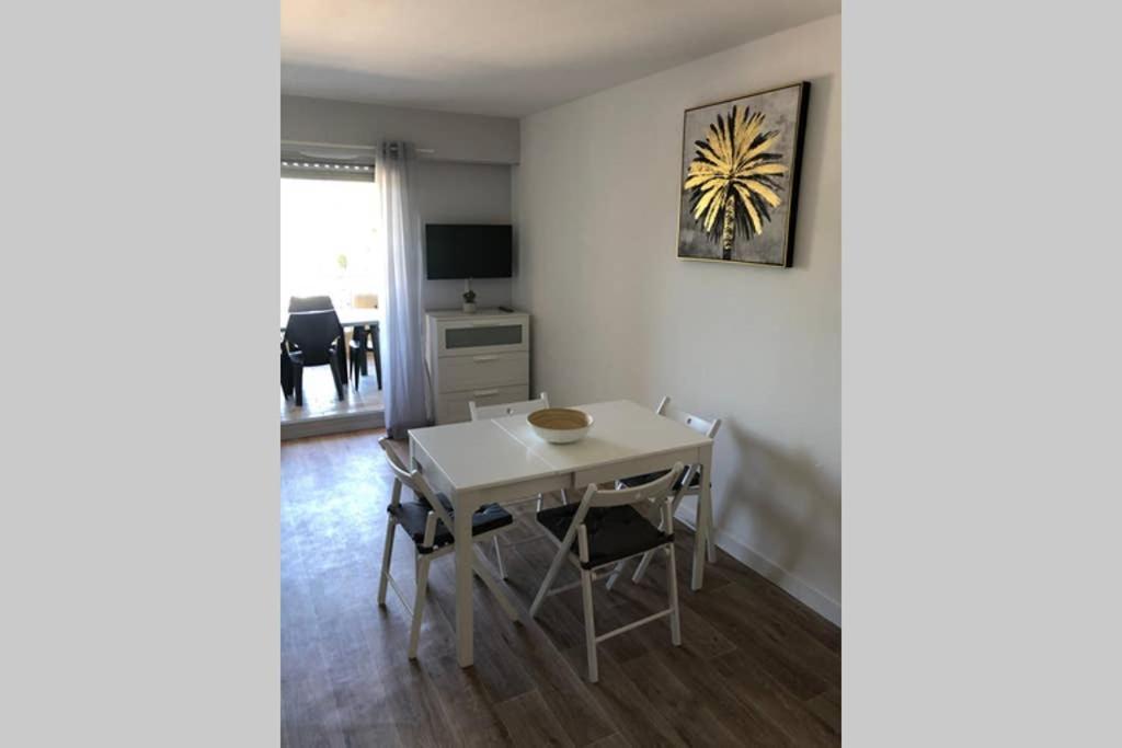 Studio Port De Hyeres Proche Des Plages Экстерьер фото