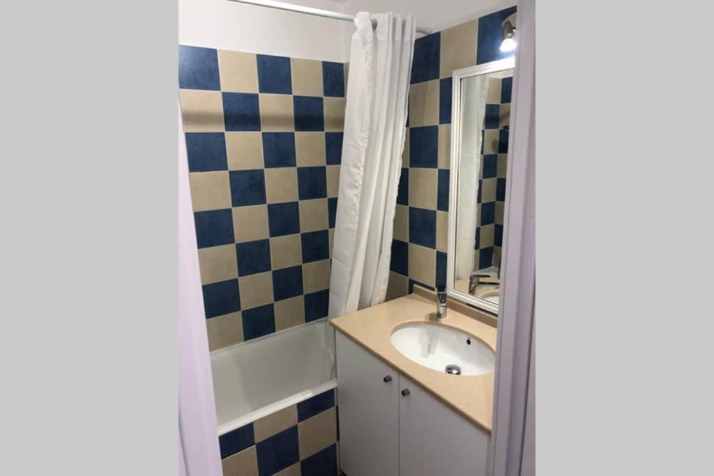 Studio Port De Hyeres Proche Des Plages Экстерьер фото