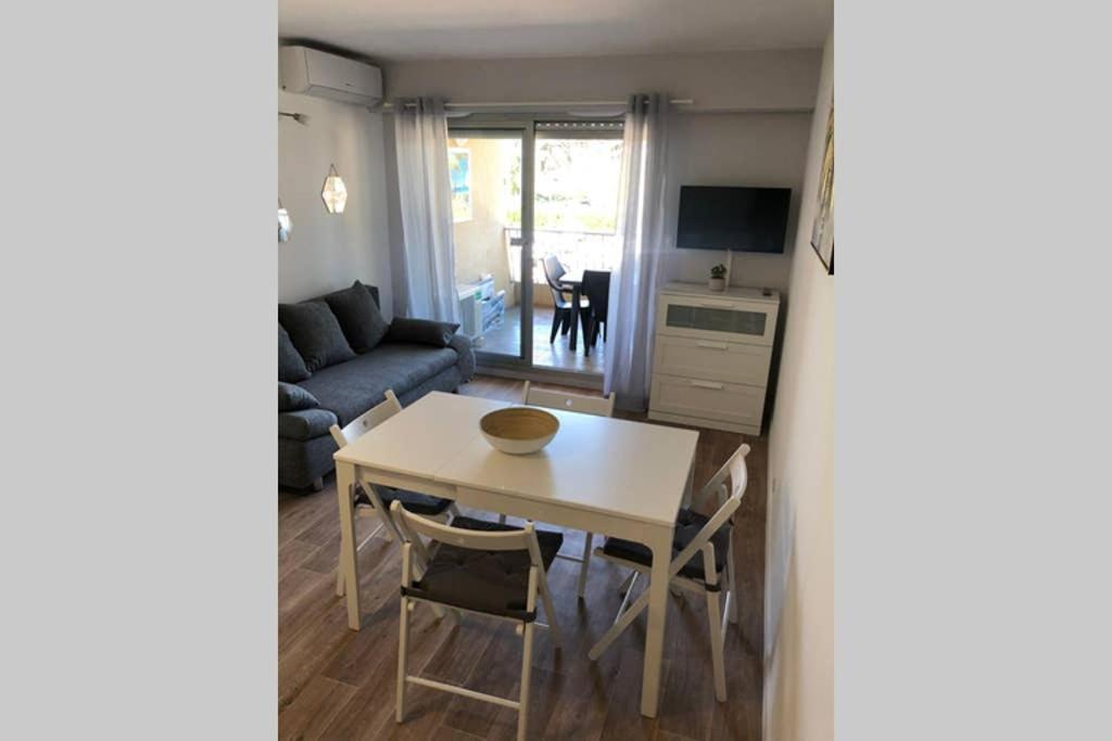 Studio Port De Hyeres Proche Des Plages Экстерьер фото